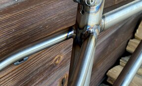 Cadre VTT en acier made in france - tube de selle cintré - pattes coulissantes