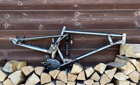 Cadre DH Descente High Pivot 200mm en acier - sur mesure fabriqué en France